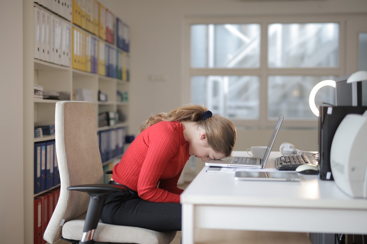 Tips Melawan Rasa Tidak Betah atau Tidak Nyaman di Kantor Baru