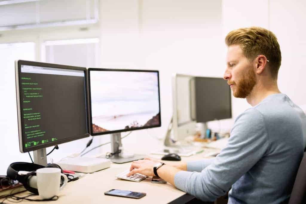 Contoh CV Web Developer dan Tips Membuatnya (2025)