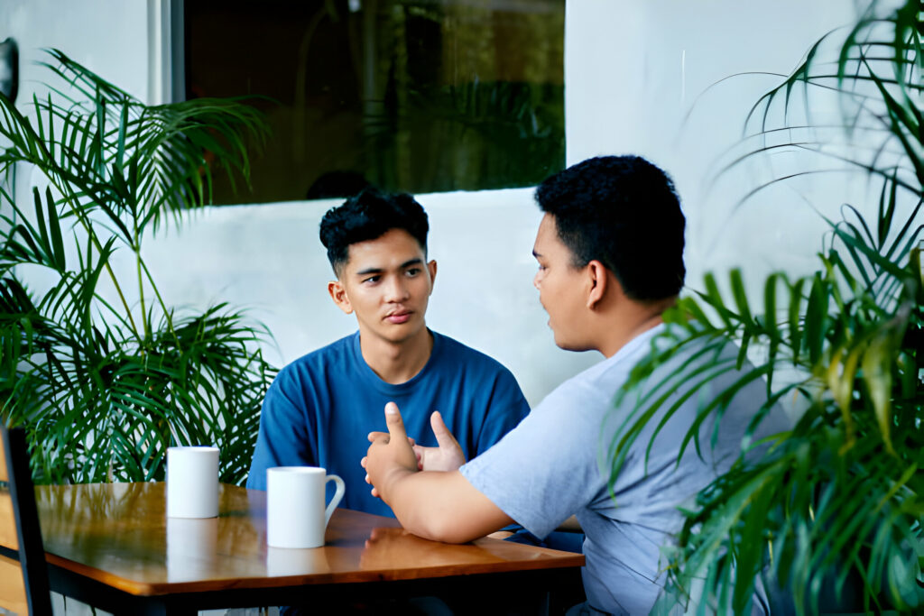 Dua Orang Sedang Berbicara Bahasa Inggris