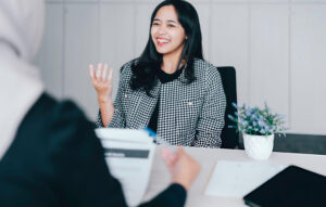 Ilustrasi Seorang Fresh Graduate yang Sedang Interview